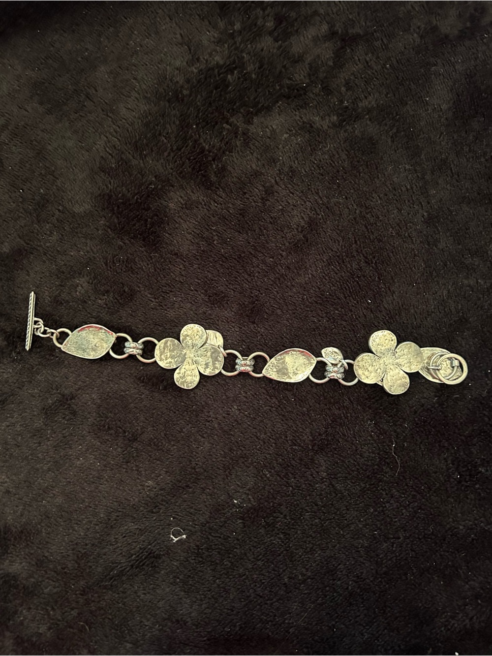 Silpada B1705 Lady Luck Hammered Clover Leaf Sterling Silver Bracelet